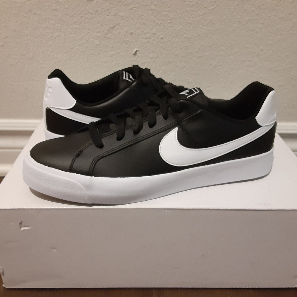 Nike - Picture 1 of 4